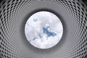 Cloud Market Giants Battle for Supremacy: Who Will Prevail?