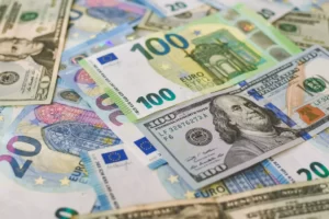 Savvy Exchange: Euros to US Dollars for Travelers
